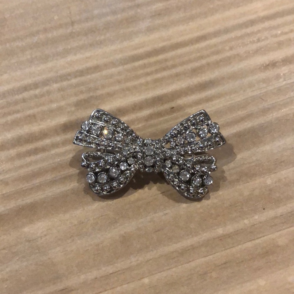 Pretty Bow Brooch